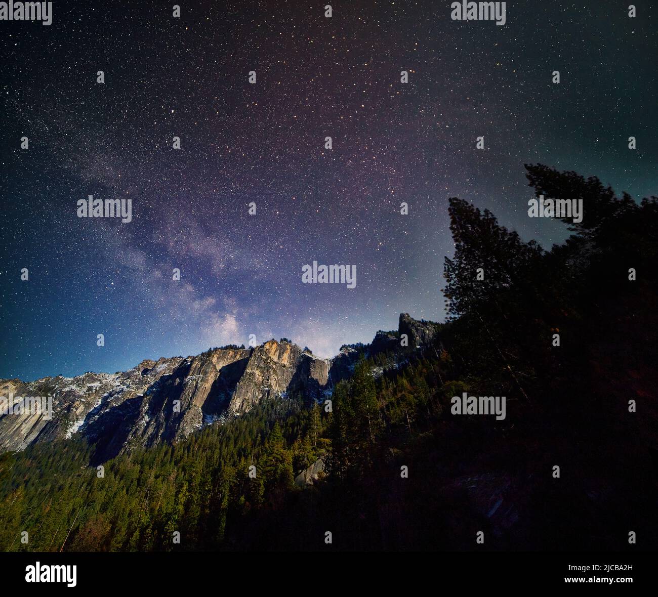 Via Lattea e stelle sul parco Yosemite Foto Stock