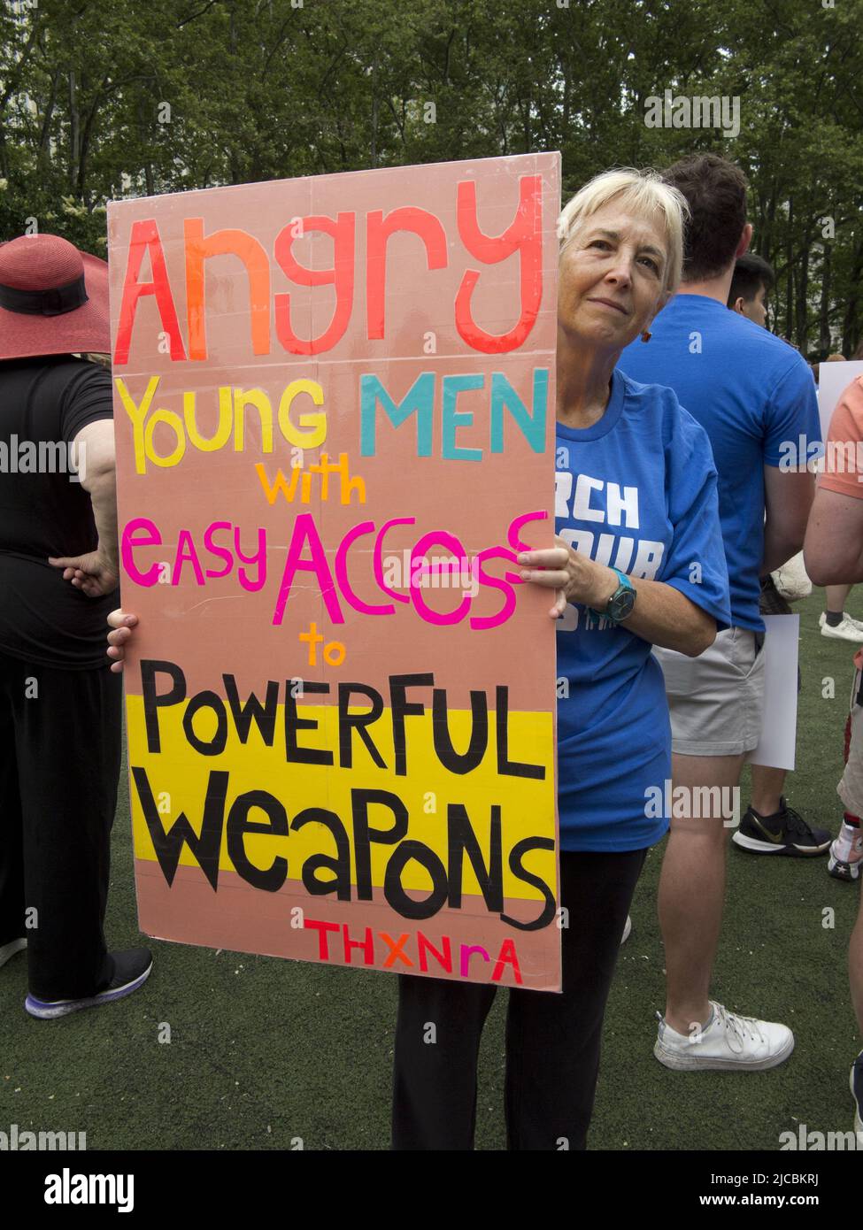 New York, 11 giugno 2022. I manifestanti in marcia per la nostra vita protestano contro la violenza sulle armi e a sostegno di una legislazione più severa sulle armi. Foto Stock