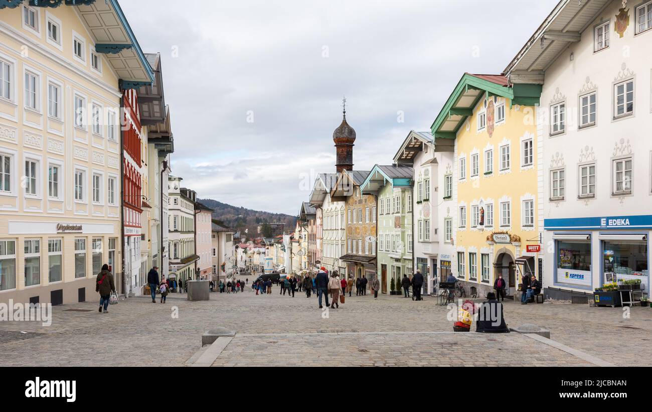 Bad Tölz, Germania - 2 febbraio 2022: Centro di Bad Tölz. Foto Stock