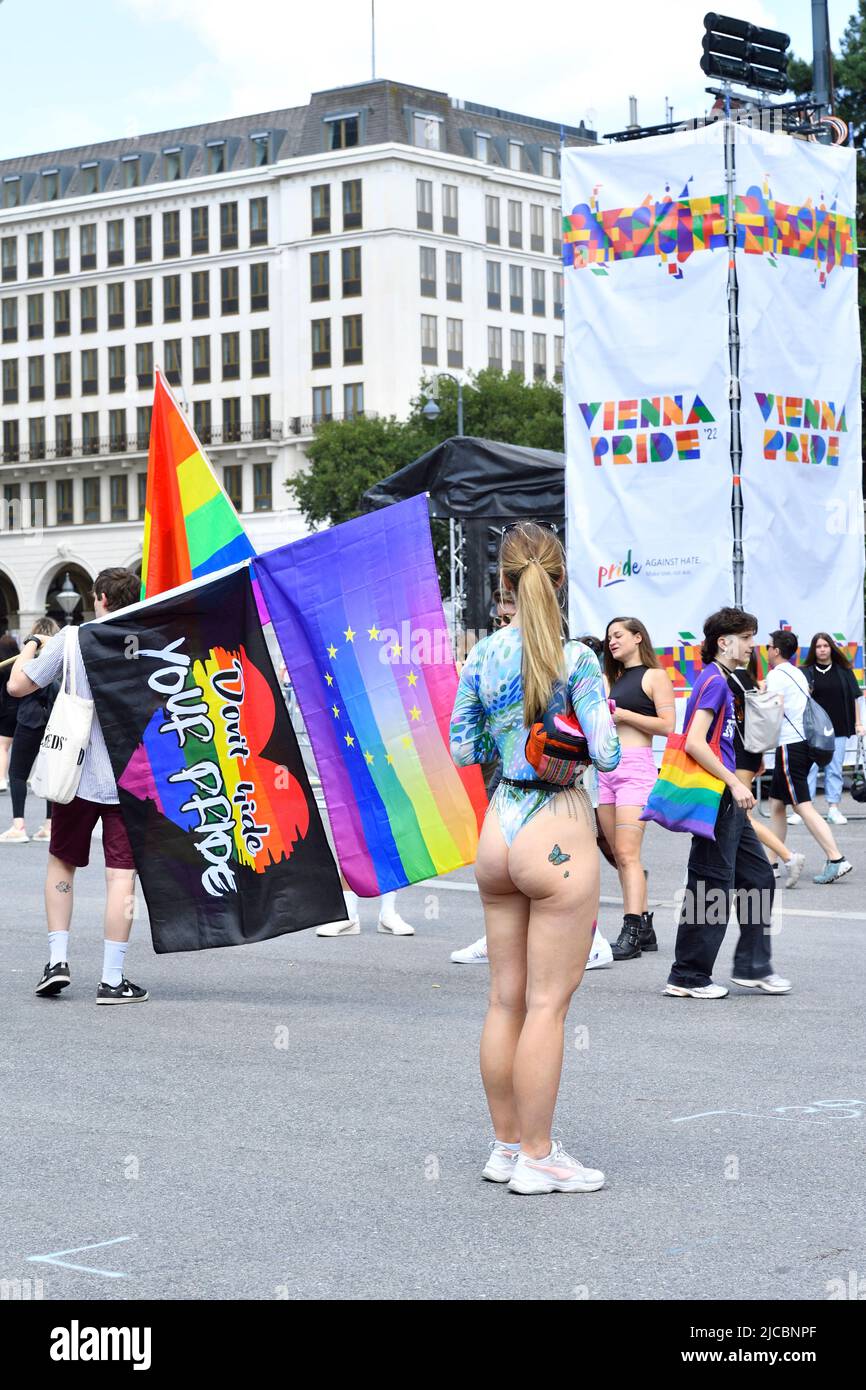 Vienna, Austria, 11th Jun, 2022. 26th Rainbow Parade sulla Wiener Ringstrasse Foto Stock