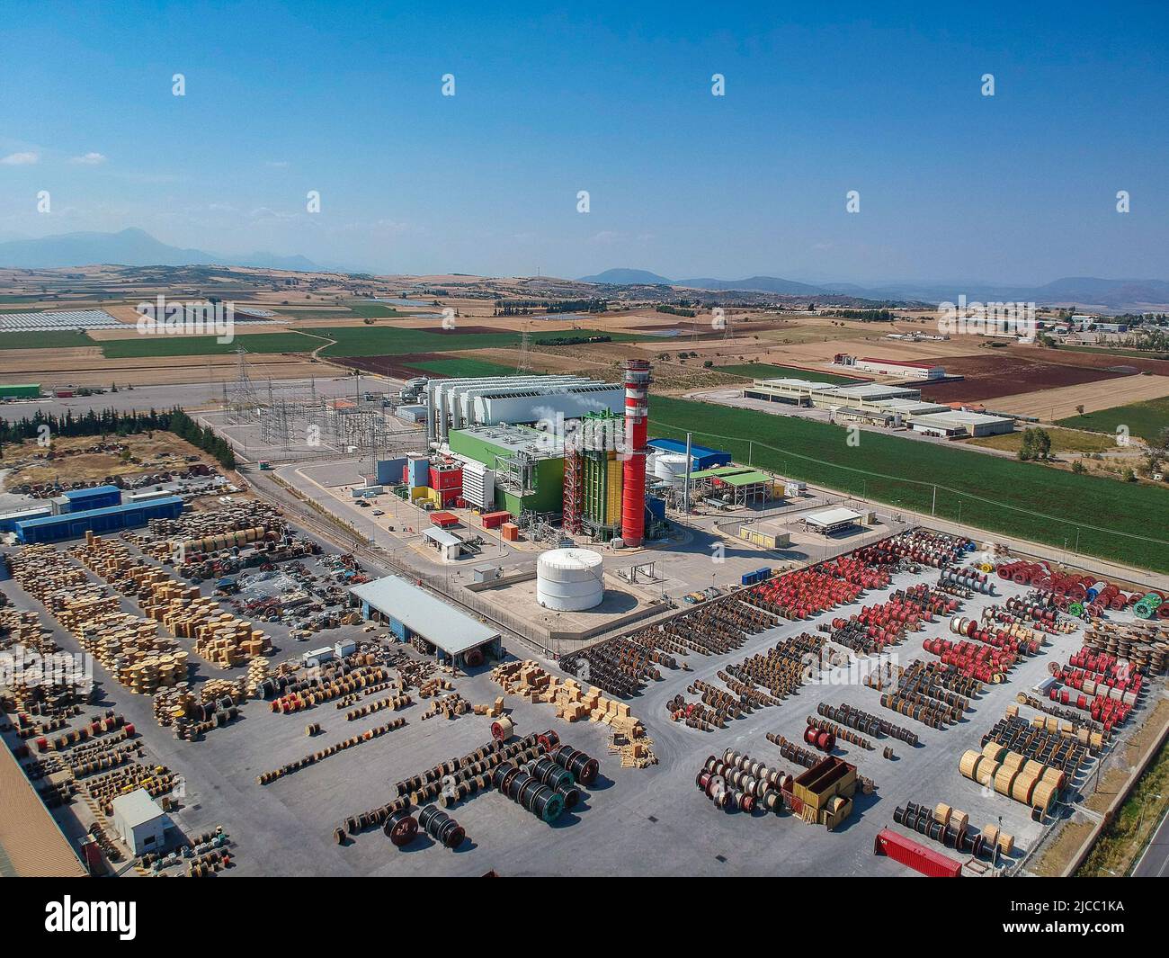 Artial view of CCGT Power Plant Thermoelectric Plant near city of Thiva, in the region of Viotia, Greece. La centrale termica è una centrale elettrica in Foto Stock