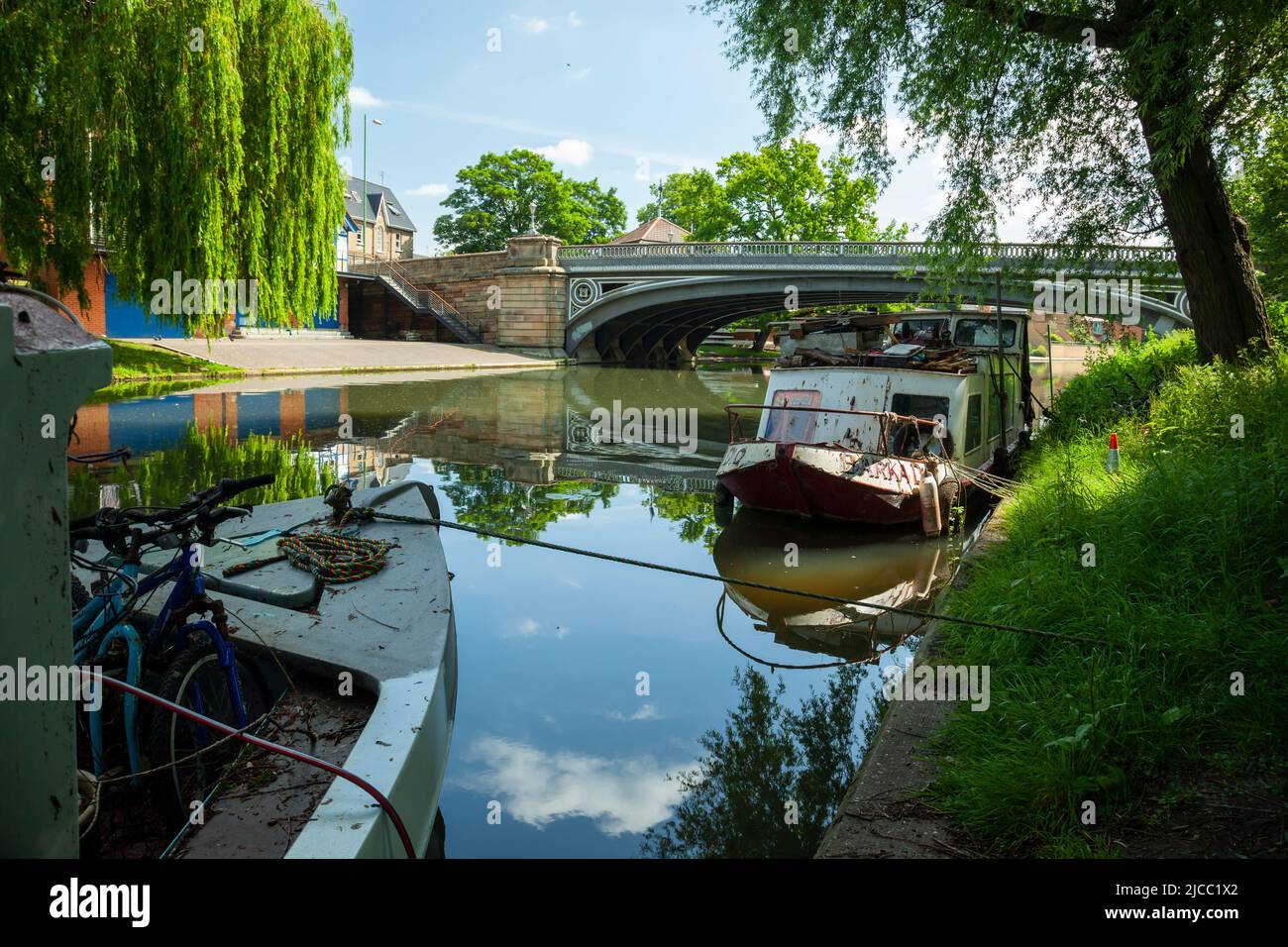 Case galleggianti sul fiume Cam a Cambridge, Inghilterra. Foto Stock
