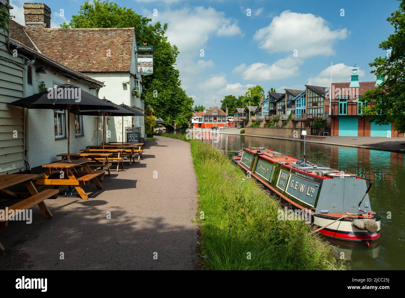 Pub sul lungofiume a Cambridge, Inghilterra. Foto Stock