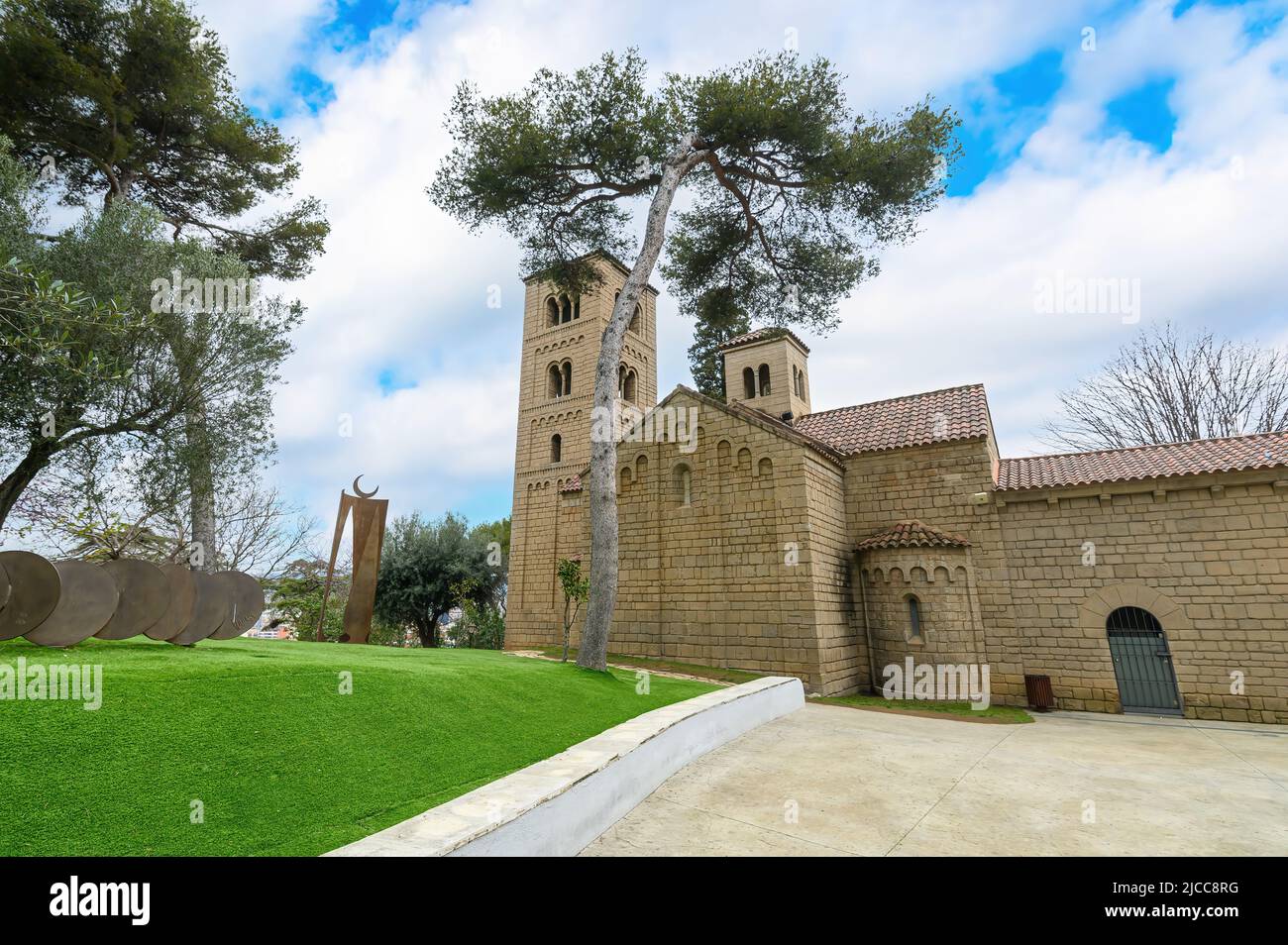 Monastero di Sant Miquel a Poble Espanyol a Barcellona, Spagna - Museo all'aperto, che mostra la tipica architettura regionale della Spagna. Foto Stock