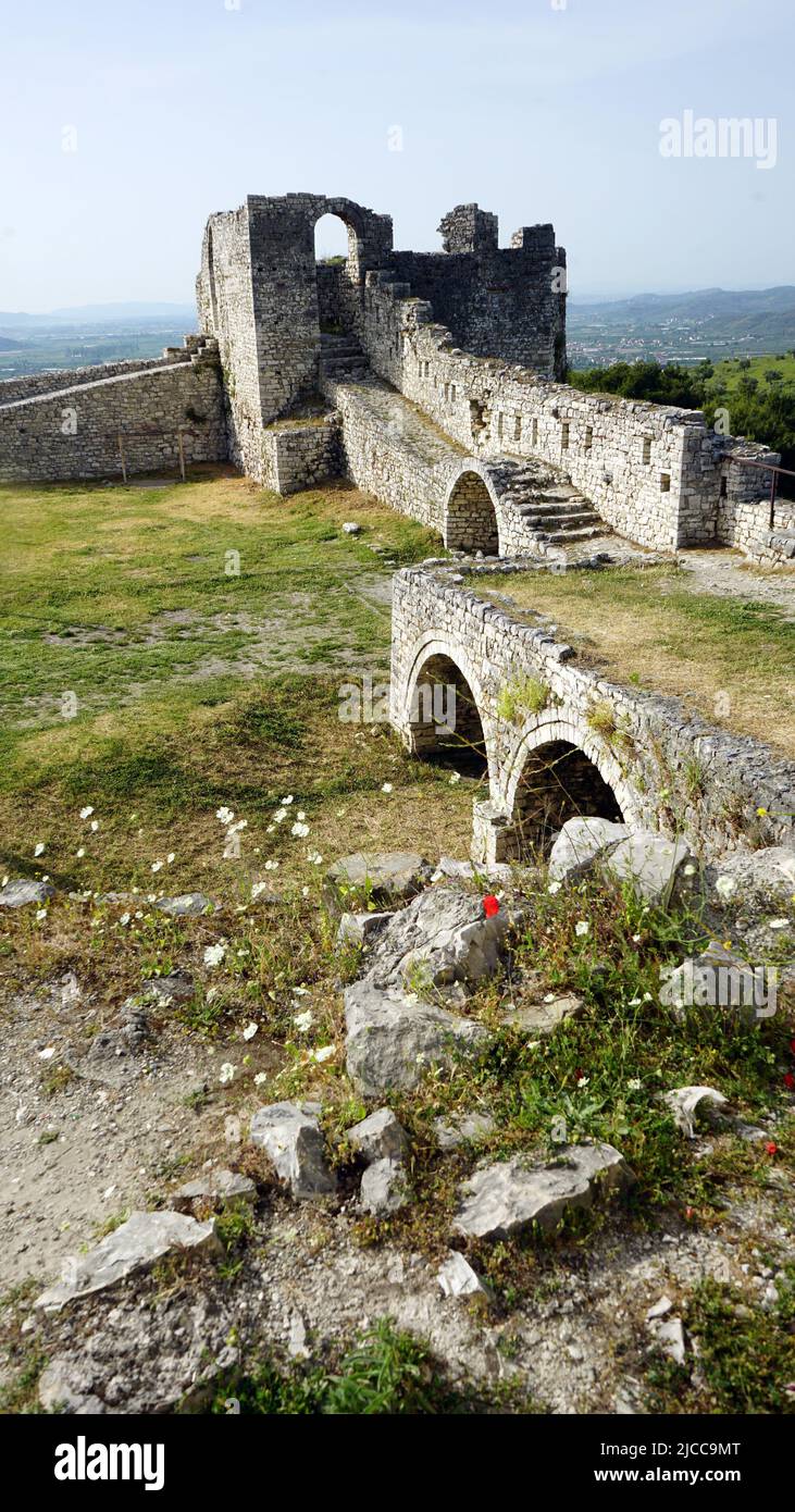 Castello di Berat e le mura della fortezza, quartiere Kalaja, Albania Foto Stock