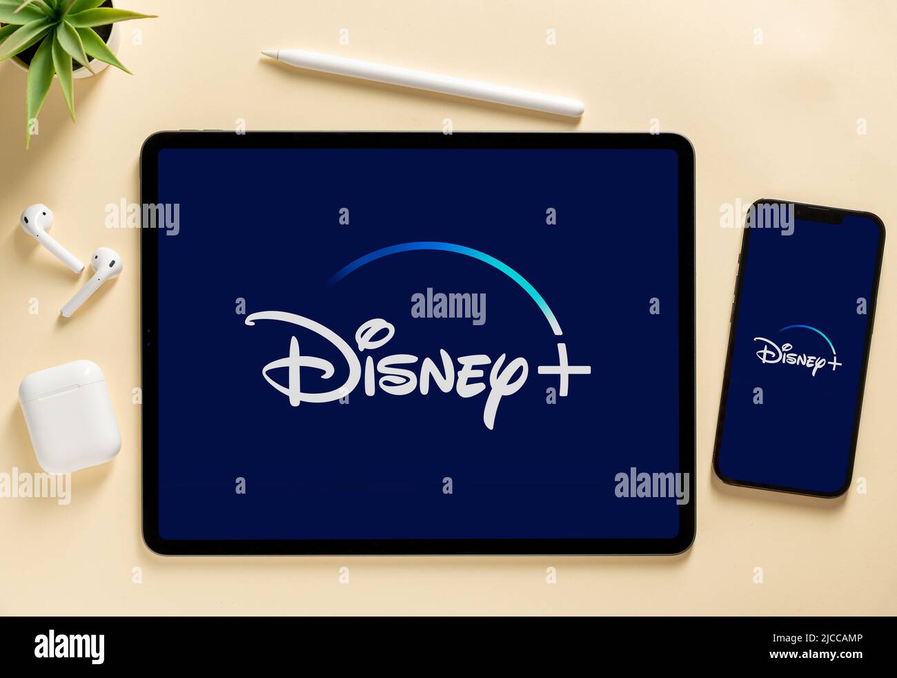 Antalya, TURCHIA - 12 giugno 2022. Icona dell'app Disney Plus sullo schermo dello smartphone iphone e del tablet ipad Foto Stock