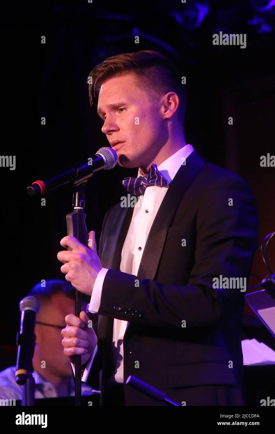 New York, NY, USA. 10th giugno 2022. Seth Sikes durante Seth Sikes and Friends: Compleanno di Judy Garland del 100th, tenuto a Feinstein's/54 Below, il 10 giugno 2022, a New York City. Credit: Joseph Marzullo/Media Punch/Alamy Live News Foto Stock