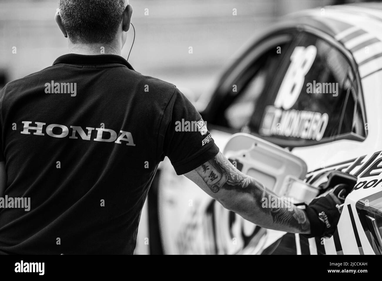 MONTEIRO Tiago (PRT), LIQUI MOLY Team Engstler, Honda Civic Type R TCR, meccanica mecaniciens stand pit lane durante il WTCR - gara di Ungheria 2022, 3rd round della FIA World Touring Car Cup 2022, sull'Hungaroring dal 10 al 12 giugno a Budapest, Ungheria - Foto: Clement Luck/DPPI/LiveMedia Foto Stock