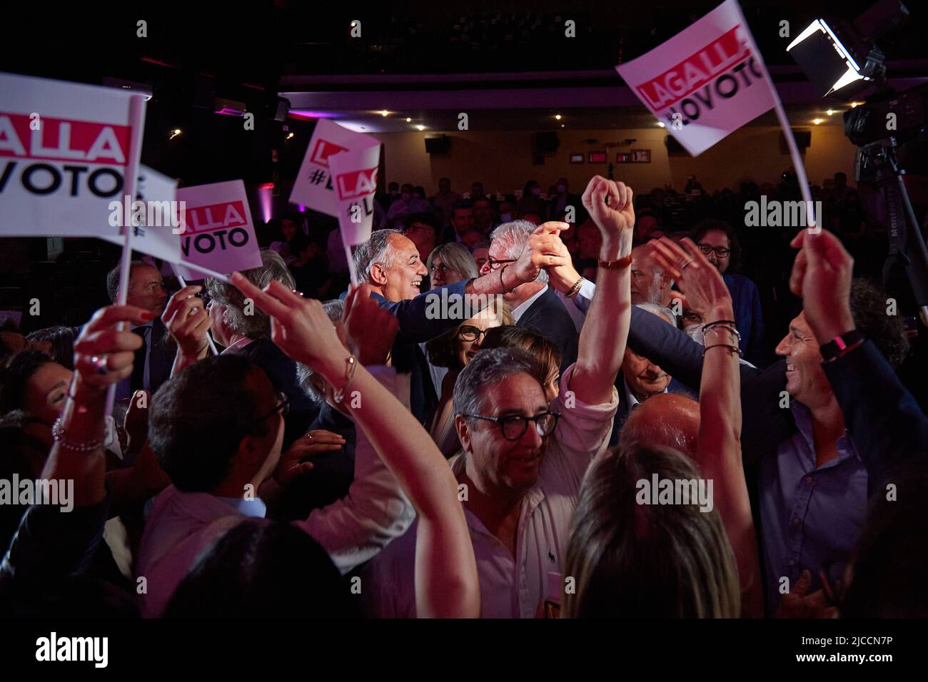 10 giugno 2022, Palermo, Sicilia, Italia: Più di mille sostenitori del candidato di centro-destra per il comune di Palermo, Roberto Lagalla, hanno partecipato all'ultimo incontro prima del silenzio elettorale al Politeama Multisala di Palermo. Renato Schifani, Ignazio la Russa, Maurizio Gasparri, Gianfranco MiccichÃ¨, Saverio Romano, Carolina Varchi e Francesco Scoma sono stati tra i volti ben noti...il candidato ROBERTO LAGALLA (Credit Image: © Victoria Herranz/ZUMA Press Wire) Foto Stock