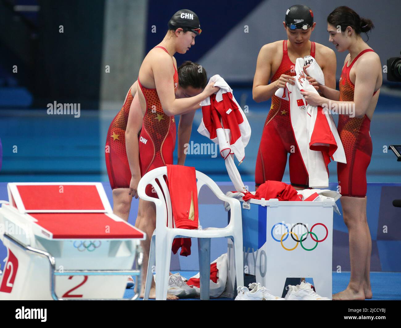 29th LUGLIO 2021 - TOKYO, GIAPPONE: Yang Junxuan, Tang Muhan, Zhang Yufei e li Bingjie della Cina vincono la medaglia d'oro in 7:40,33 che istituisce nuovo Wordl e o Foto Stock