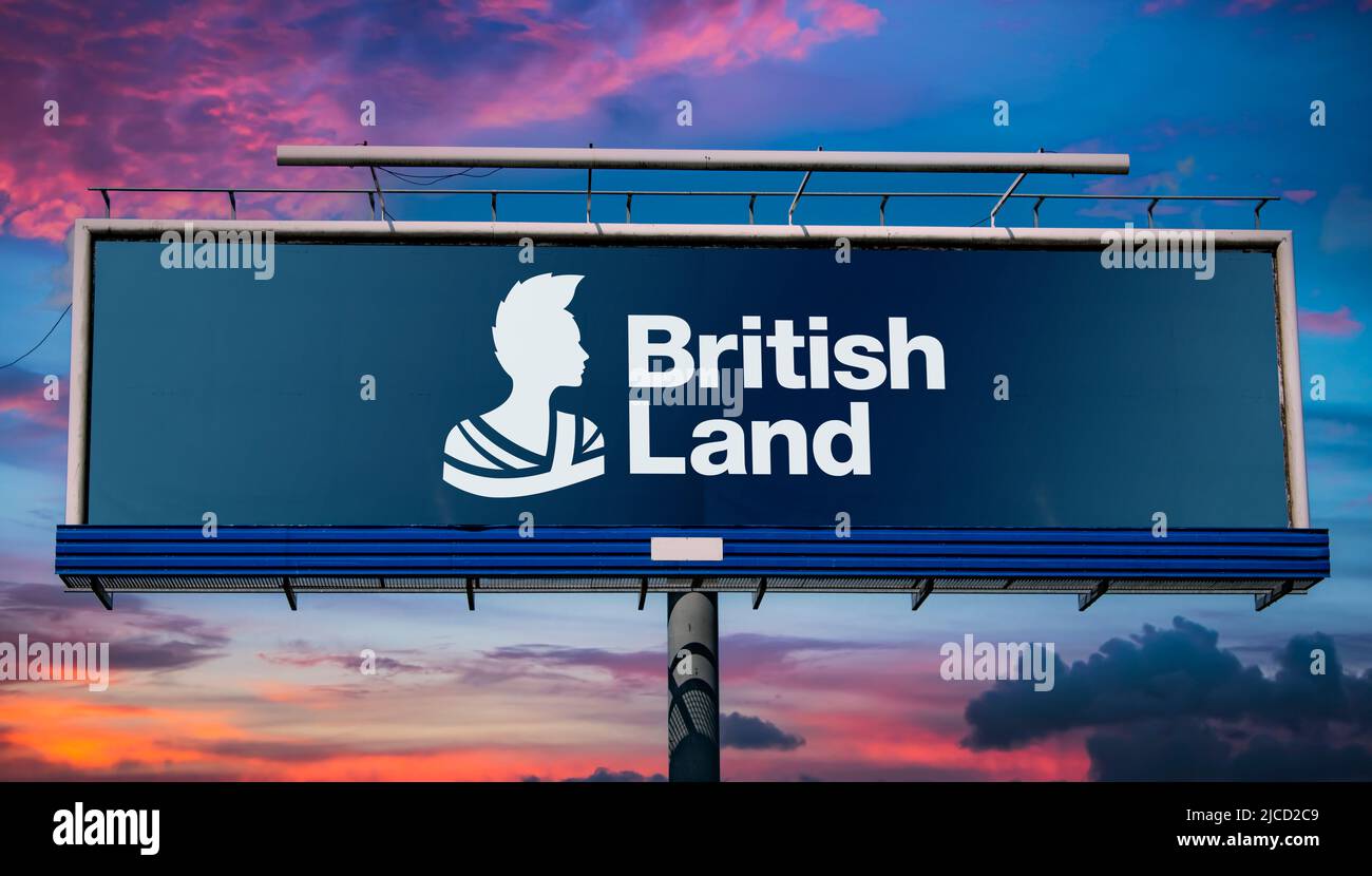 POZNAN, POL - 1 MAGGIO 2022: Cartellone pubblicitario con logo della British Land Company, uno dei più grandi investimenti e sviluppo immobiliare Foto Stock