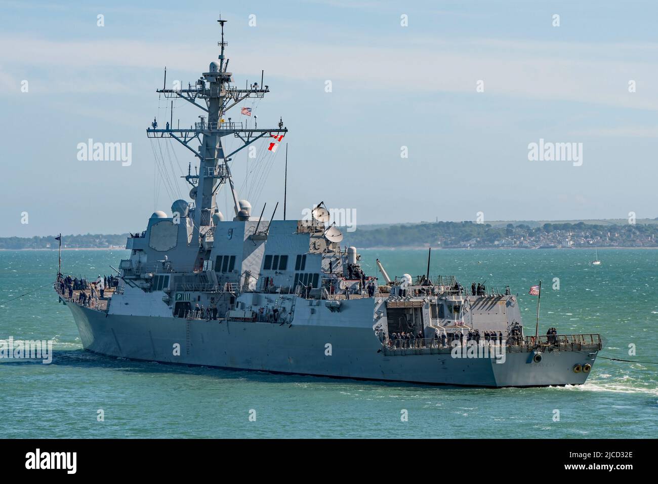 Il 11th giugno 2022 il cacciatorpediniere USS della Marina militare statunitense Arleigh Burke (DDG 107) ha fatto una breve sosta logistica a Portsmouth, Regno Unito per cibo e carburante. Foto Stock