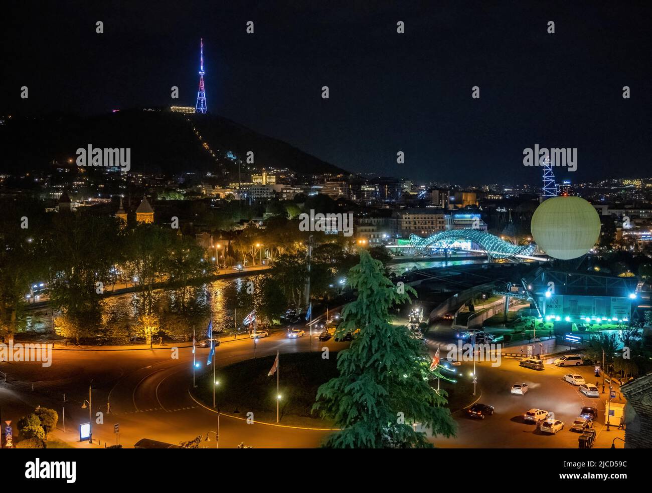 Centro della capitale Tbilisi di notte, Repubblica di Georgia. Foto Stock