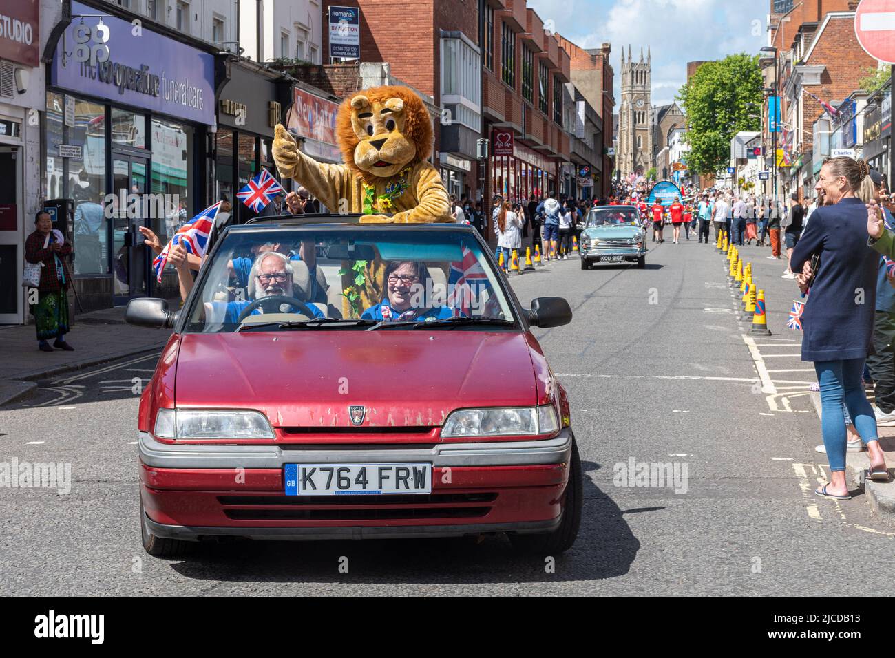 La Grand Parade al Victoria Day, un evento annuale ad Aldershot, Hampshire, Inghilterra, Regno Unito. Foto Stock