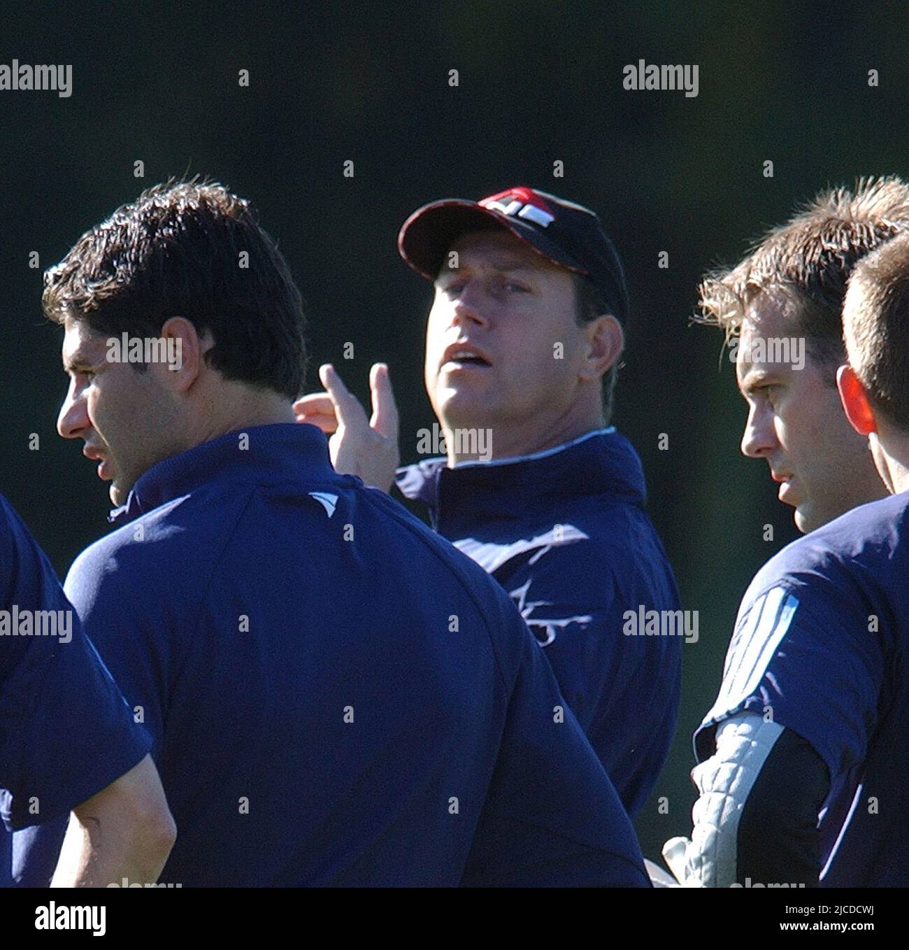 FORMAZIONE DI PORTSMOUTH 20.10.05 PORTSMOUTH MANAGER ALLAIN PERRIN PIC MIKE WALKER, 2005 Foto Stock