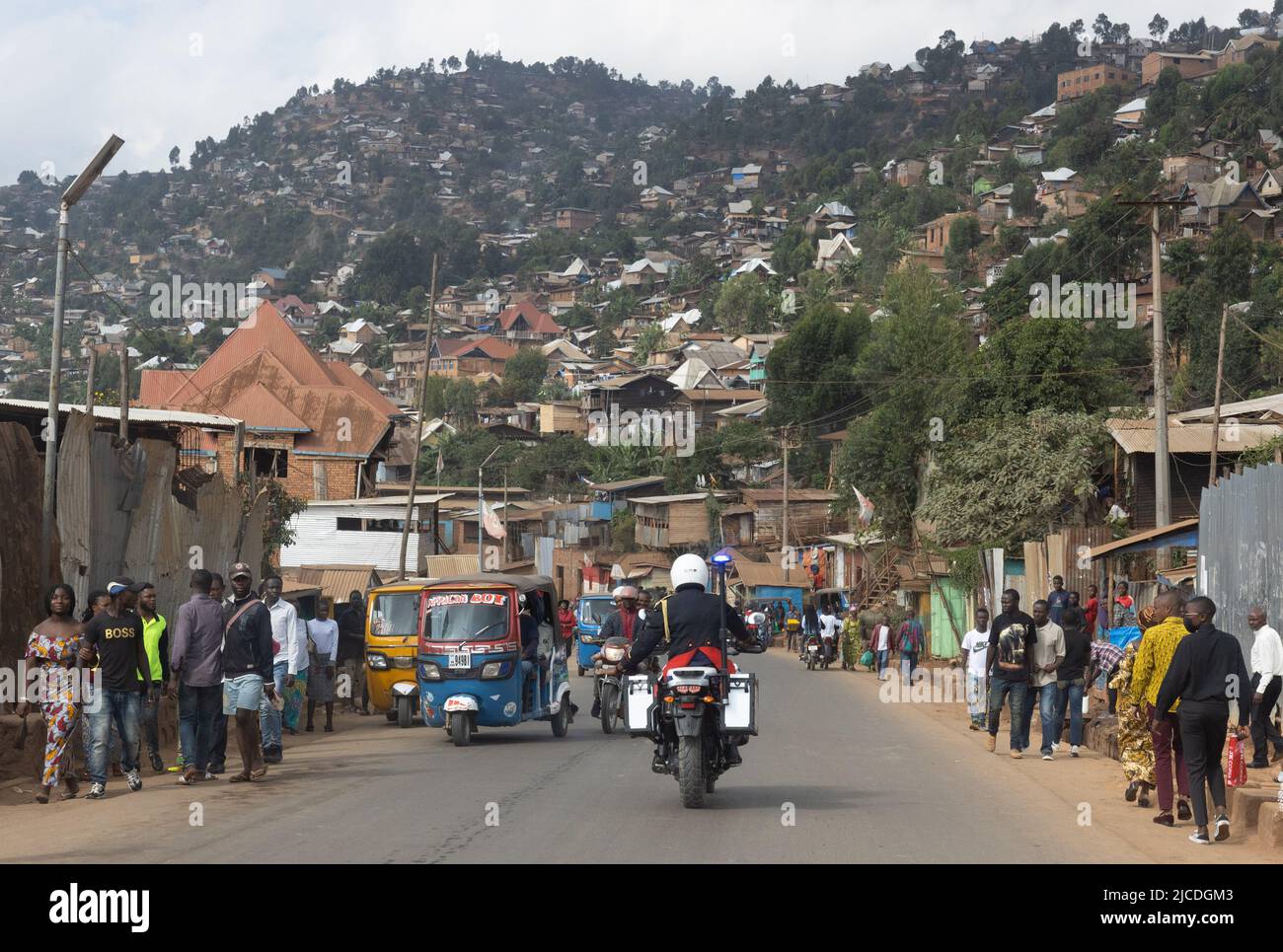 Bukavu, Repubblica del Congo, 12 giugno 2022, l'illustrazione mostra la strada per una visita all'ospedale Panzi, nell'ambito di una visita ufficiale nella Repubblica Democratica del Congo, domenica 12 giugno 2022, a Bukavu. BELGA PHOTO POOL BENOIT DOPPAGNE Foto Stock