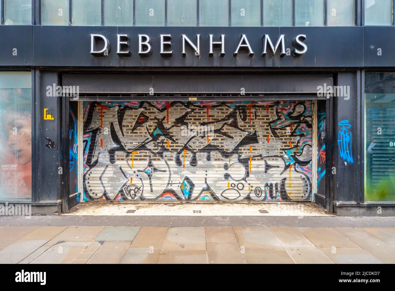 Chiuso e chiuso Debenhams grandi magazzini in Market Street, Manchester, Inghilterra, Regno Unito. Tutti i negozi sono ora chiusi, ma il marchio rimane online Foto Stock