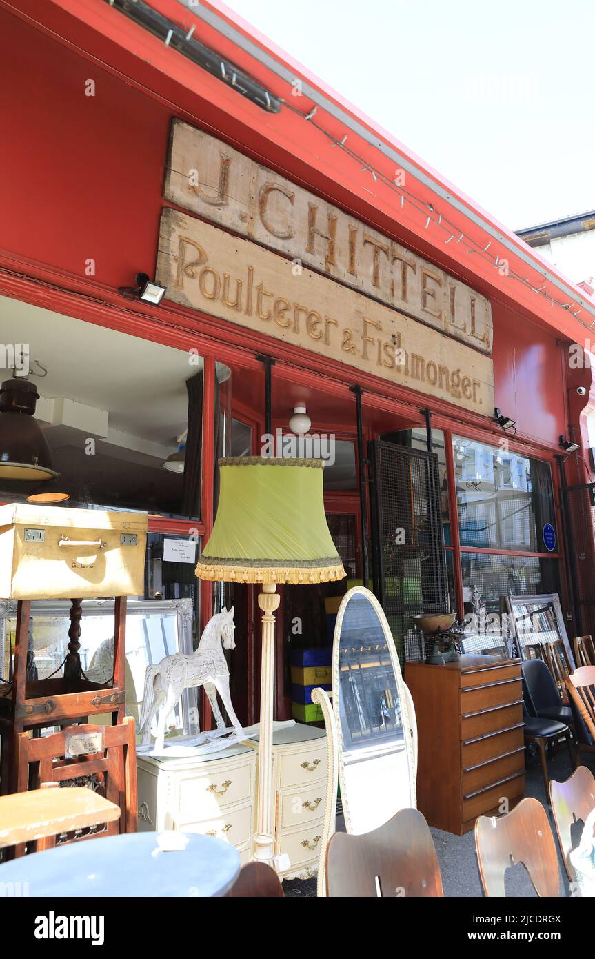 Negozi d'antiquariato in Church Road nel triangolo Westow a Crystal Palace, a sud di Londra, Regno Unito Foto Stock