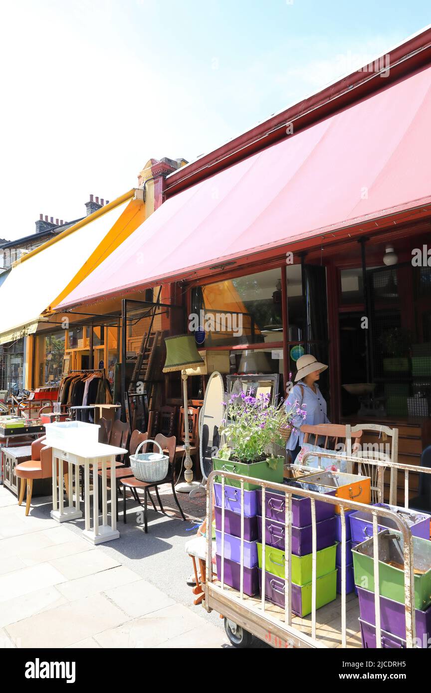 Negozi d'antiquariato in Church Road nel triangolo Westow a Crystal Palace, a sud di Londra, Regno Unito Foto Stock