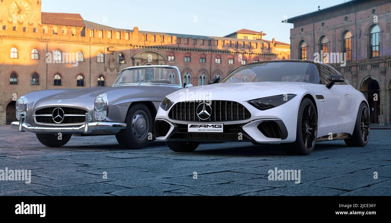 La nuova Mercedes SL si abbina alla prima generazione SL a partire dal 1970s Foto Stock