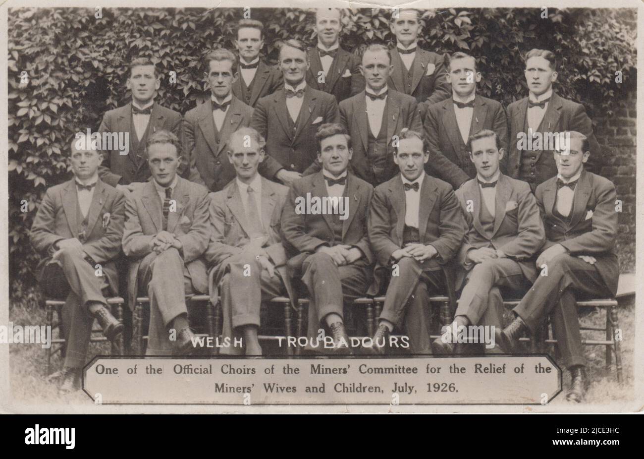 ' Troubadours gallesi: Uno dei cori ufficiali del Comitato dei minatori per il Soccorso delle mogli e dei bambini dei minatori, luglio 1926 ': Fotografia di gruppo di un coro di voce maschile gallese scattato durante il blocco dei minatori 1926, in seguito allo sciopero generale Foto Stock