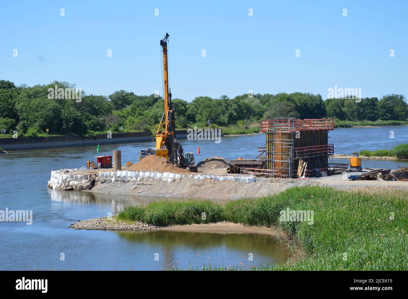 Kostrzyn upon Oder, Polonia - 10 giugno 2021 - Ponte di frontiera tedesco-polacco su Oder in costruzione. (Markku Rainer Peltonen) Foto Stock