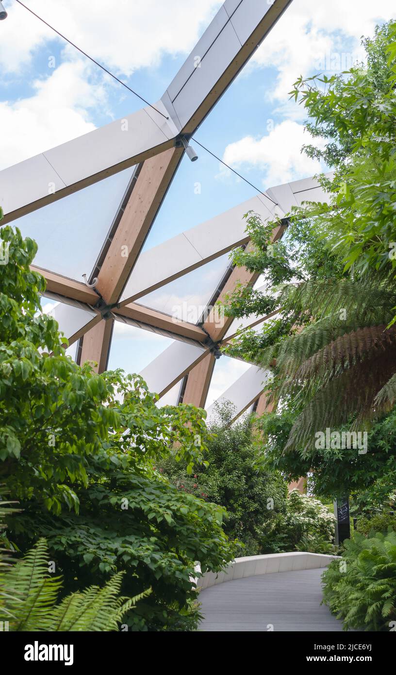 Crossrail Place Roof Garden nel quartiere finanziario di Canary Wharf Foto Stock