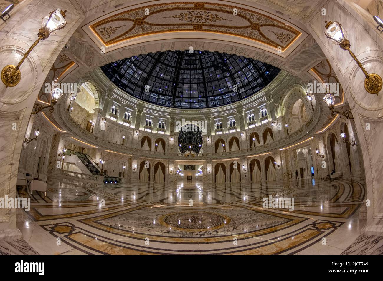 Beautifil lussuoso Hall of al Hazm Mall Foto Stock
