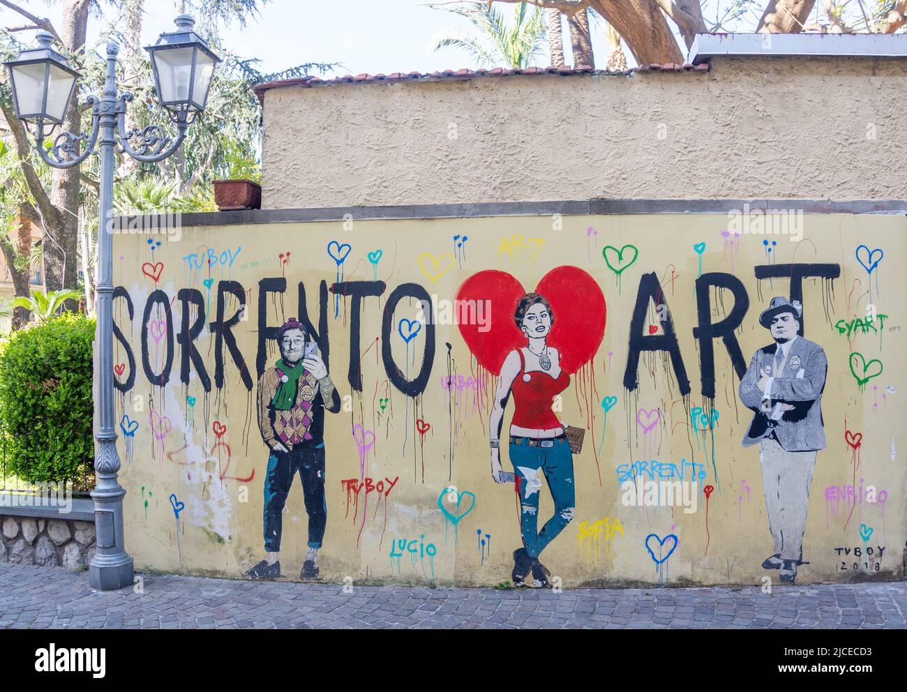 Murale dell'artista all'ingresso di Villa Comunale, Via San Francesco, Sorrento (Surriento), Regione Campania, Italia Foto Stock