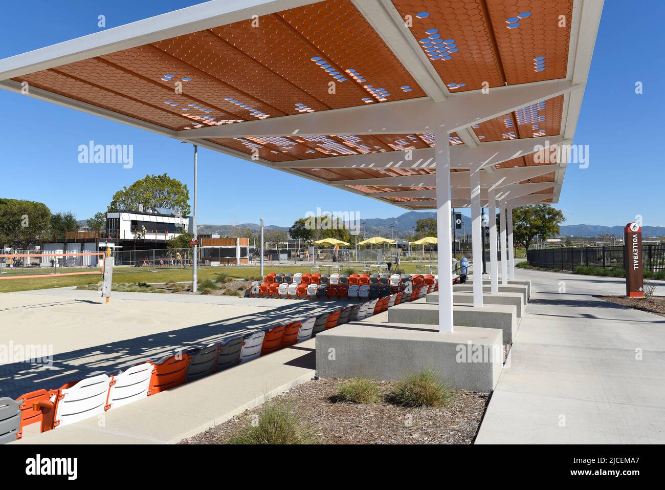 IRVINE, CALIFORNIA 31 JAN 2020: Campo da pallavolo da campionato a sabbia all'Orange County Great Park. Lo stadio ha 178 posti a sedere. Foto Stock