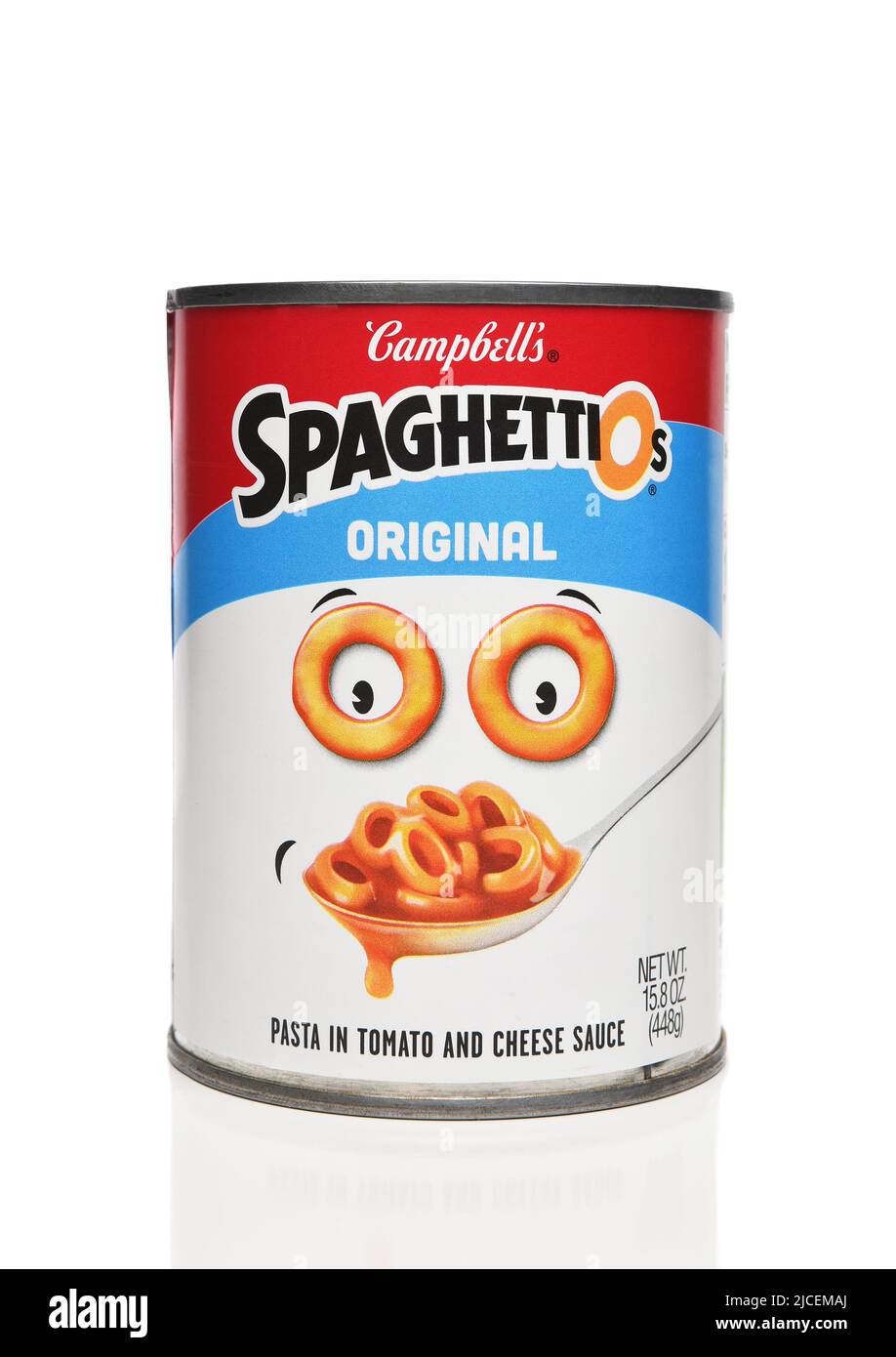 IRVINE, CALIFORNIA - 8 GIUGNO 2022: Un barattoli di Campbells Spaghettios originale, pasta al pomodoro e salsa di formaggio. Foto Stock