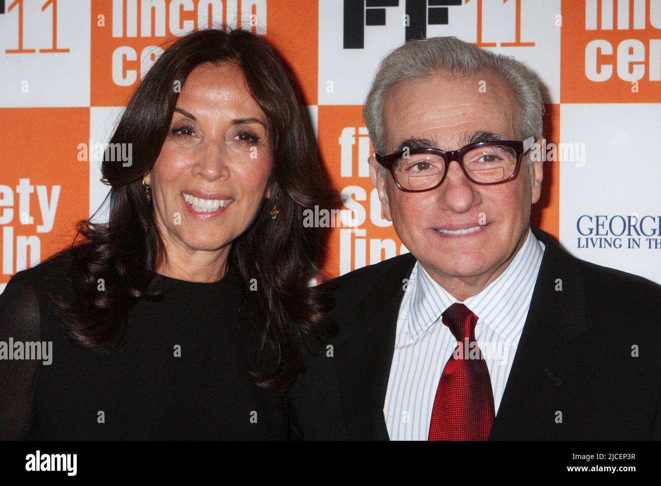 Olivia Harrison e Martin Scorsese partecipano alla proiezione del New York Film Festival 49th di "George Harrison: Living in the Material World" presso Alice Tully Hall del Lincoln Center a New York City il October4, 2011. Photo Credit: Henry McGee/MediaPunch Foto Stock