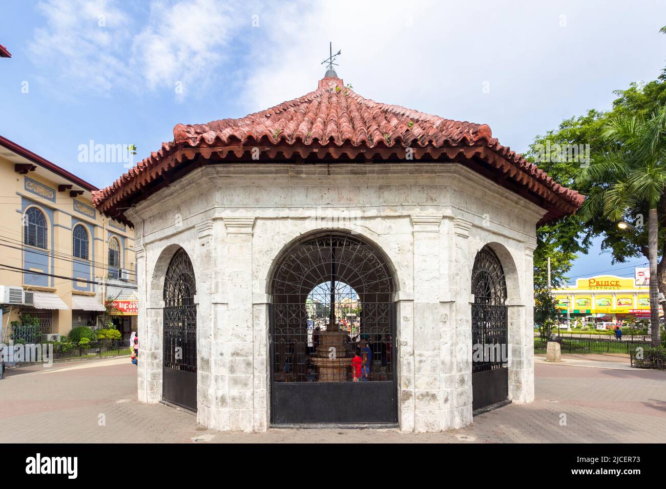 Il chiosco della Croce di Magellano, credeva dove Ferdinando Magellano piantò la sua croce nel 1521 quando arrivò a Cebu, nelle Filippine Foto Stock