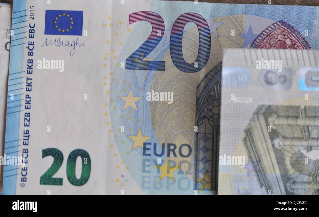 Kastrup/Copenhagen/Danimarca/ 13 giugno 2022/banconote UE-euro in Kastrup Danimarca. (Foto. Francis Joseph Dean/Deanpictures Foto Stock