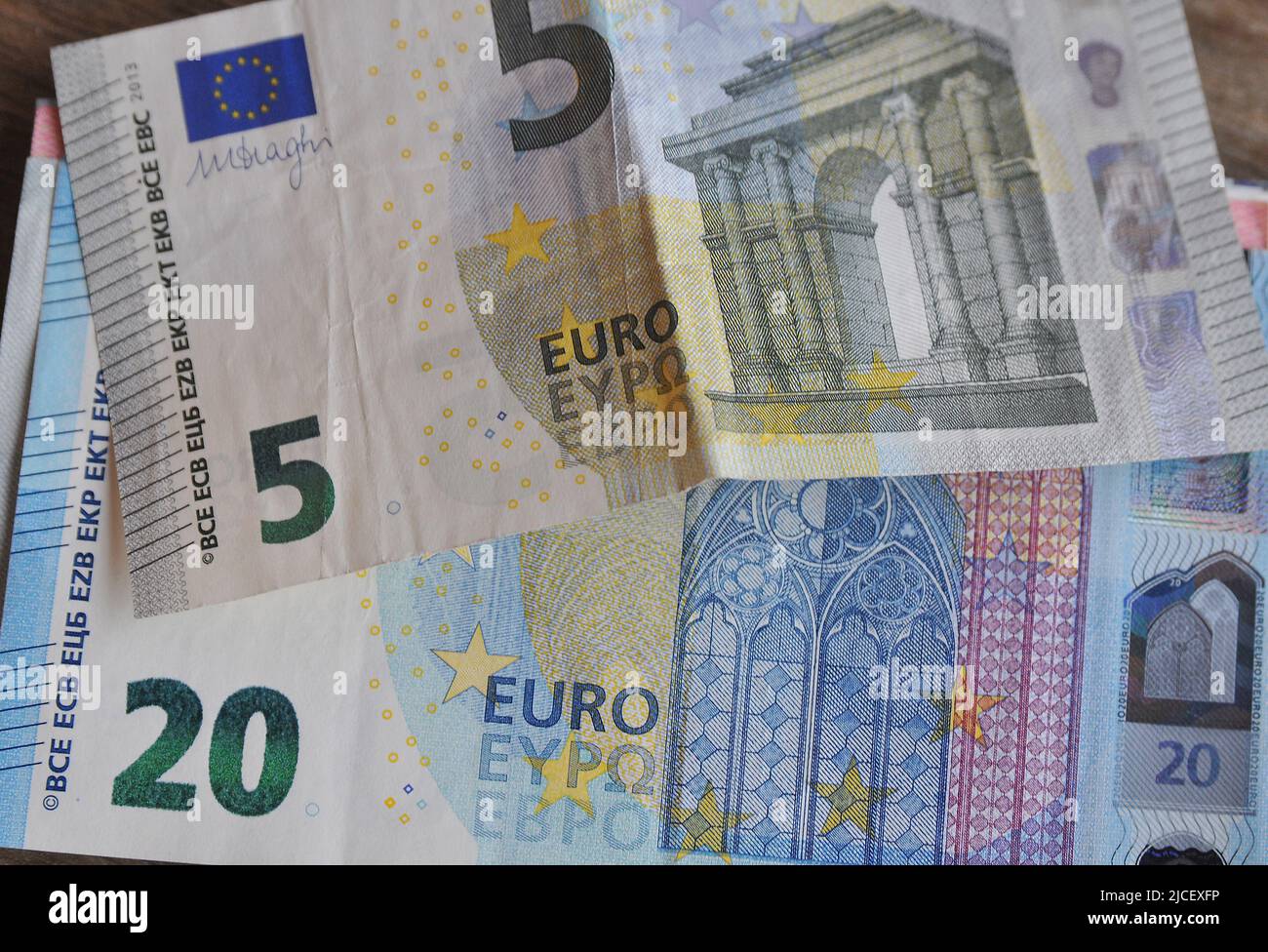 Kastrup/Copenhagen/Danimarca/ 13 giugno 2022/banconote UE-euro in Kastrup Danimarca. (Foto. Francis Joseph Dean/Deanpictures Foto Stock