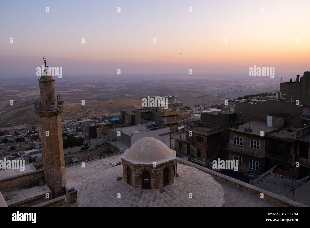 La città di Mardin nella Turchia orientale, una città medievale famosa per la sua disposizione a gradini e le tortuose strade a tunnel Foto Stock