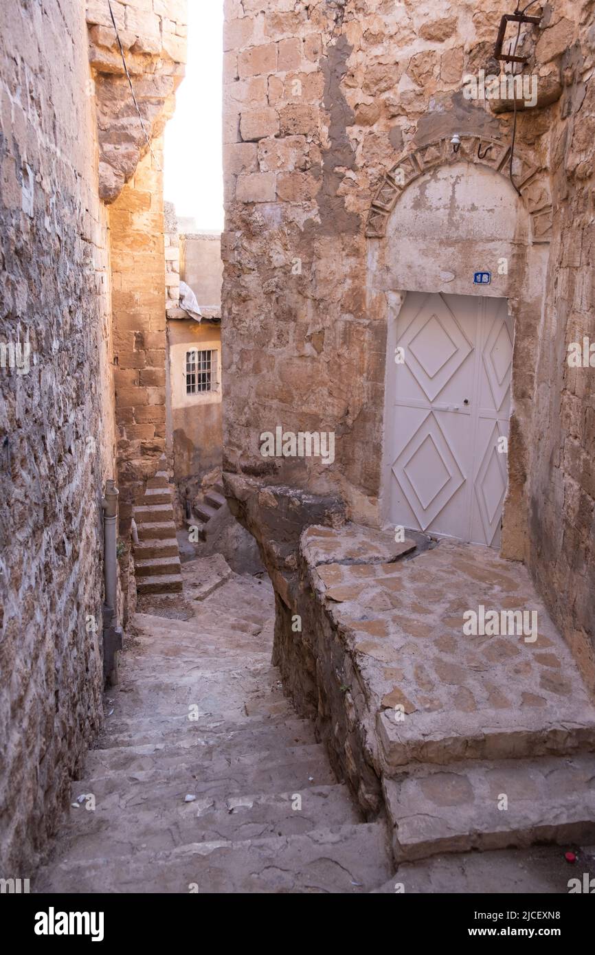 La città di Mardin nella Turchia orientale, una città medievale famosa per la sua disposizione a gradini e le tortuose strade a tunnel Foto Stock