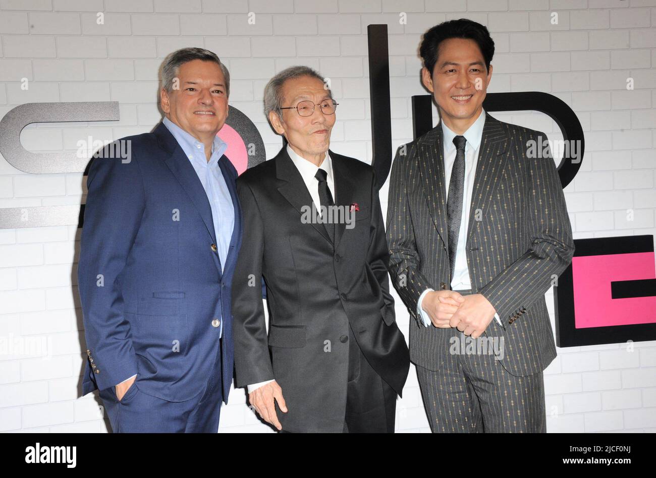 Los Angeles, California. 12th giugno 2022. OH Young-soo, Lee Jung-jae, Ted Sarandos agli arrivi per IL GIOCO DI CALAMARI FYSEE Special Screening, Netflix FYSEE Space presso Raleigh Studios, Los Angeles, CA 12 giugno 2022. Credit: Elizabeth Goodenough/Everett Collection/Alamy Live News Foto Stock