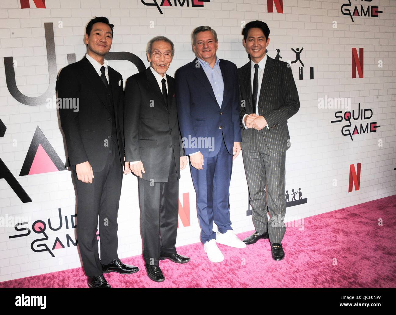 Los Angeles, California. 12th giugno 2022. Park Hae-soo, Oh Young-soo, Lee Jung-jae, Ted Sarandos agli arrivi per IL GIOCO DEI CALAMARI FYSEE Special Screening, Netflix FYSEE Space presso Raleigh Studios, Los Angeles, CA 12 giugno 2022. Credit: Elizabeth Goodenough/Everett Collection/Alamy Live News Foto Stock