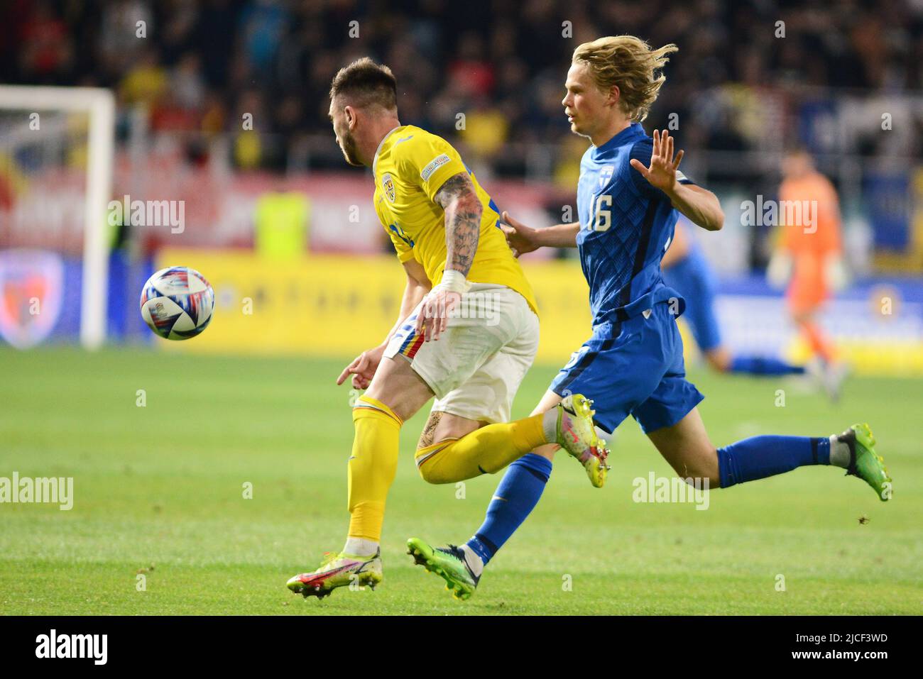 Deian Sorescu #22 e Urho Nissilä #16 durante Romania vs Finlandia , Bucarest 11.06.2022 , Lega delle Nazioni UEFA 2022,Cristi Stavri Foto Stock