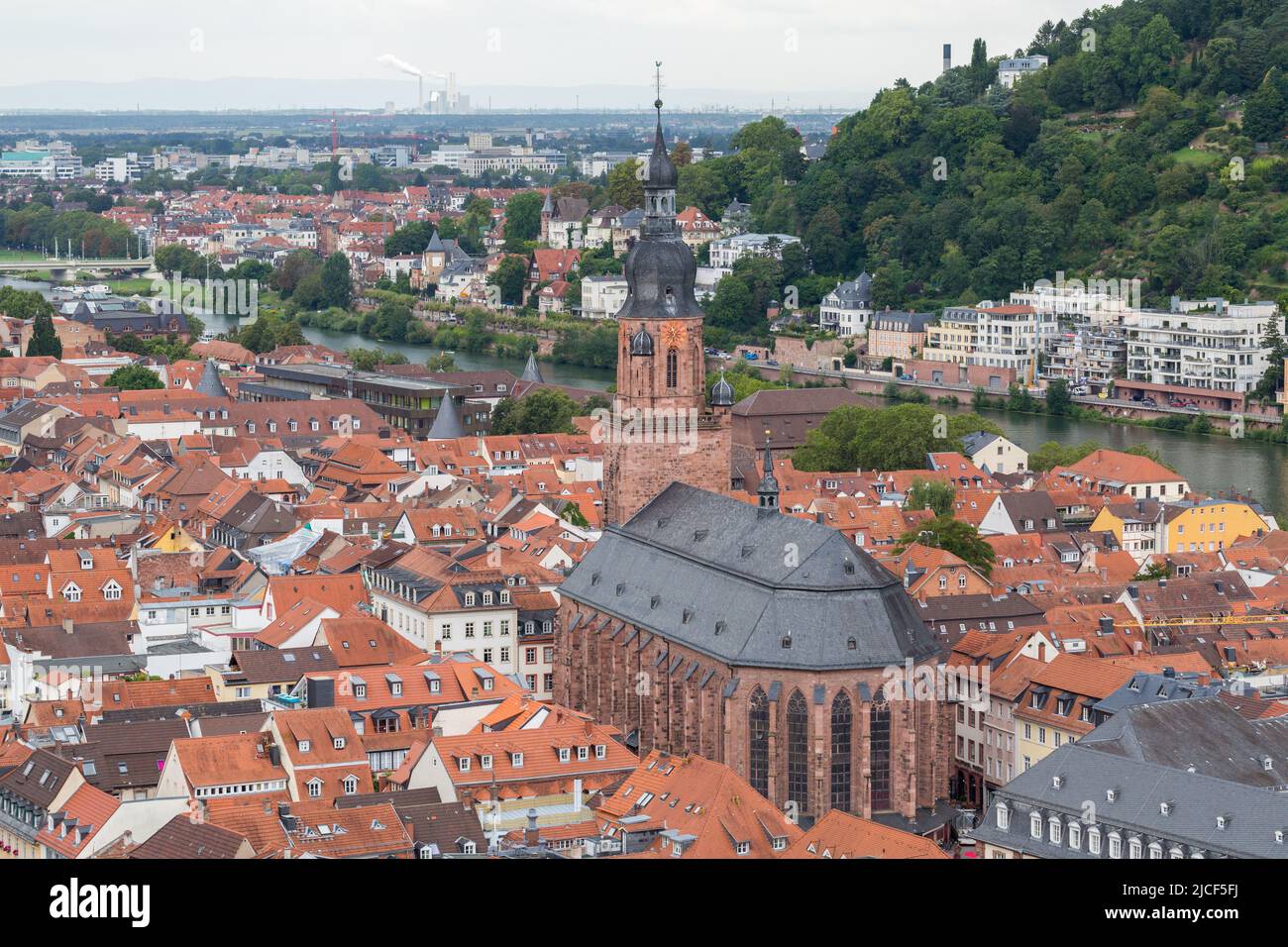 Heidelberg, Germania - 27 agosto 2021: Vista ad angolo alto sulla Heiliggeistkirche (chiesa dello spirito santo). Foto Stock