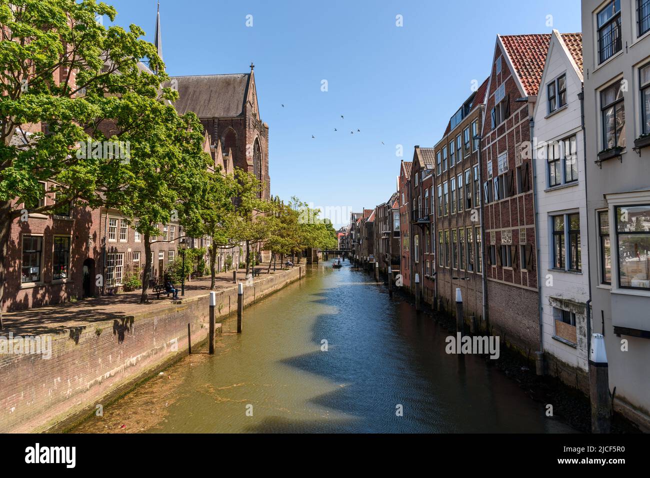 Dordrecht, Paesi Bassi - 8 maggio 2022: Vista panoramica del centro storico di Dordrecht, Paesi Bassi occidentali Foto Stock