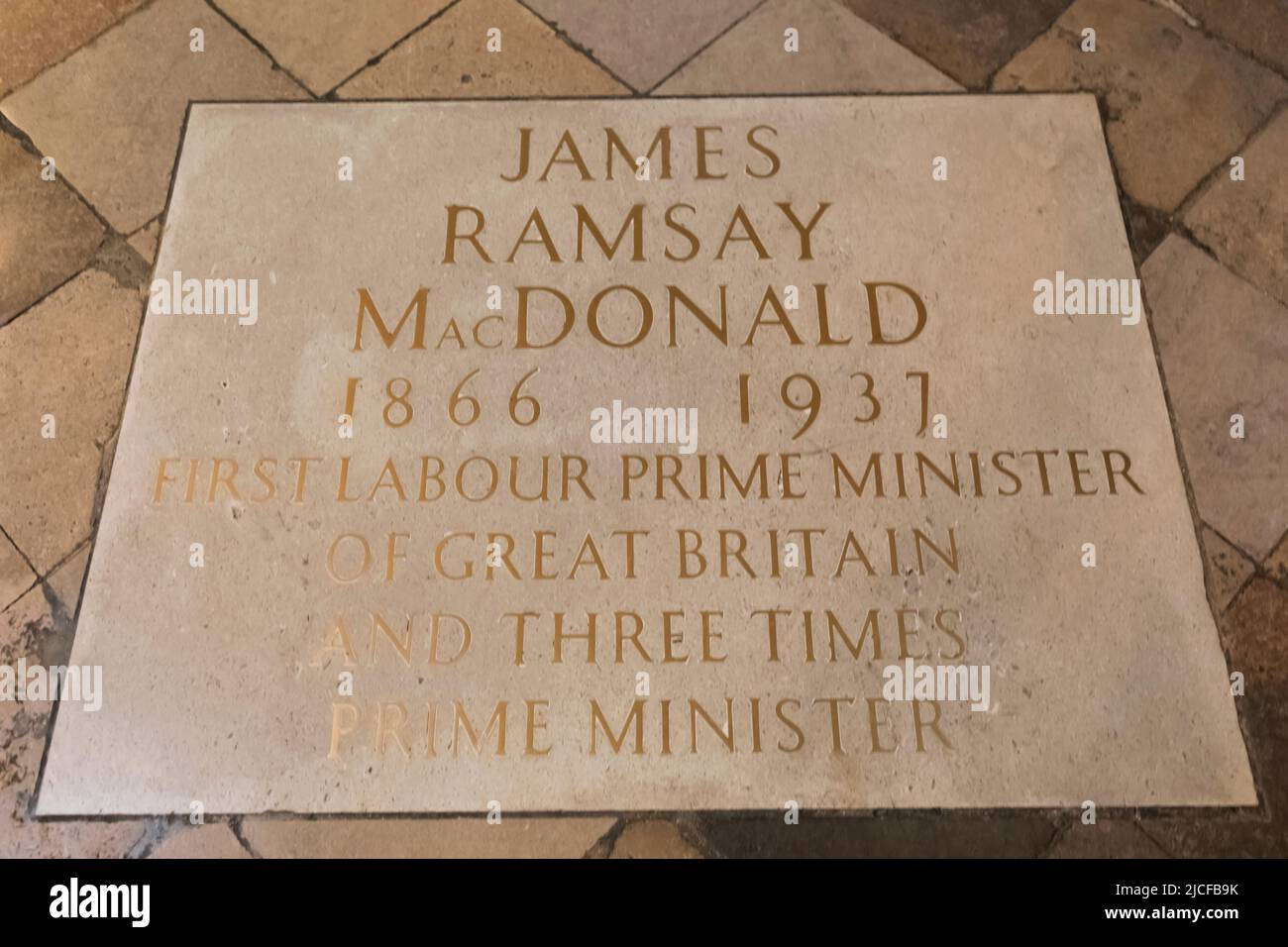 Inghilterra, Londra, Abbazia di Westminster, Memorial Stone di James Ramsay MacDonald il primo primo primo ministro laburista della Gran Bretagna Foto Stock