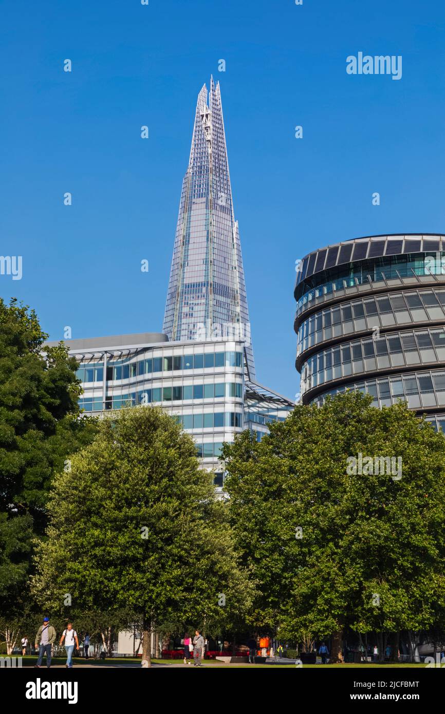 Inghilterra, Londra, Southwark, Potters Field Park e The Shard Foto Stock