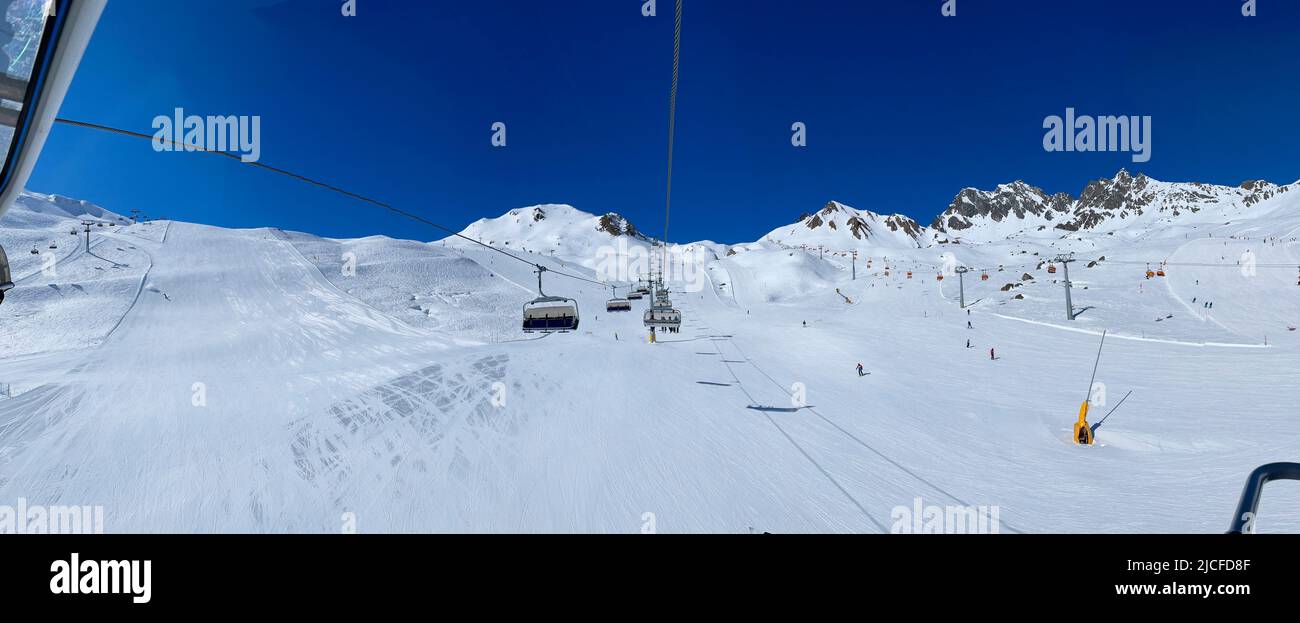 Comprensorio sciistico Silvretta Ski-Arena Samnaun/Ischgl, vista su Alp Trida, panorama, montagne innevate, Ischgl, valle Paznaun, Inverno, natura, montagne, cielo azzurro, Samnaun, Engadin, Svizzera Foto Stock