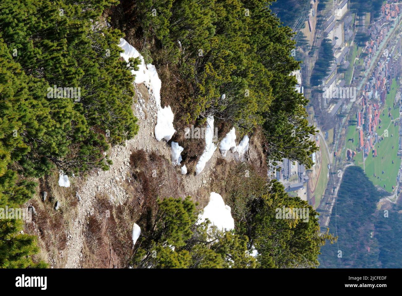 Escursione al Signalkopf (1895 metri) con vista a Mittenwald, Europa, Germania, Baviera, alta Baviera, Valle Isar, Krün Foto Stock