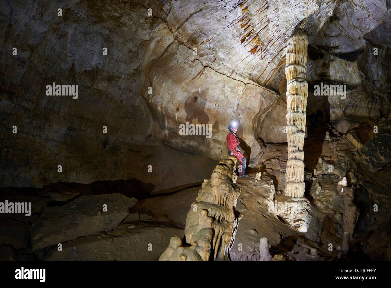 Speleologo nella Grotta della Malatiere in Francia Foto Stock
