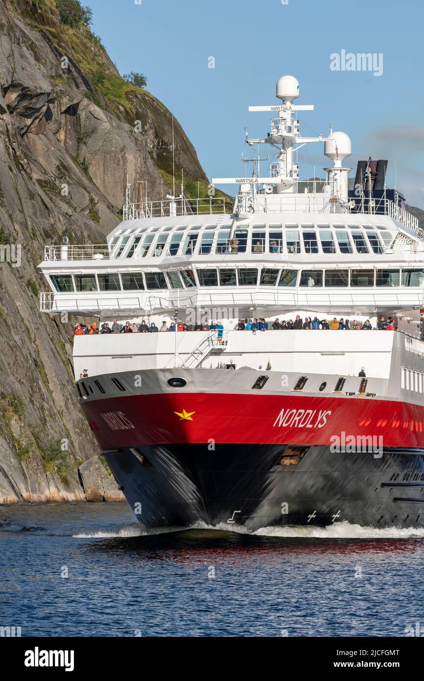 Norvegia, Nordland, Lofoten, nave postale Hurtigruten a Trollfjord. Foto Stock