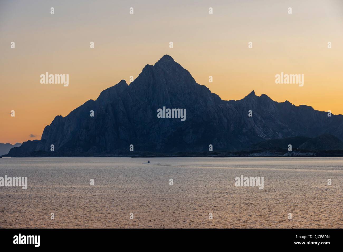 Norvegia, Lofoten, catena montuosa vicino a Kabelag. Foto Stock