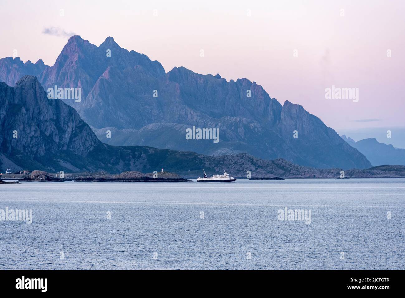 Norvegia, Lofoten, catena montuosa vicino a Kabelag. Foto Stock